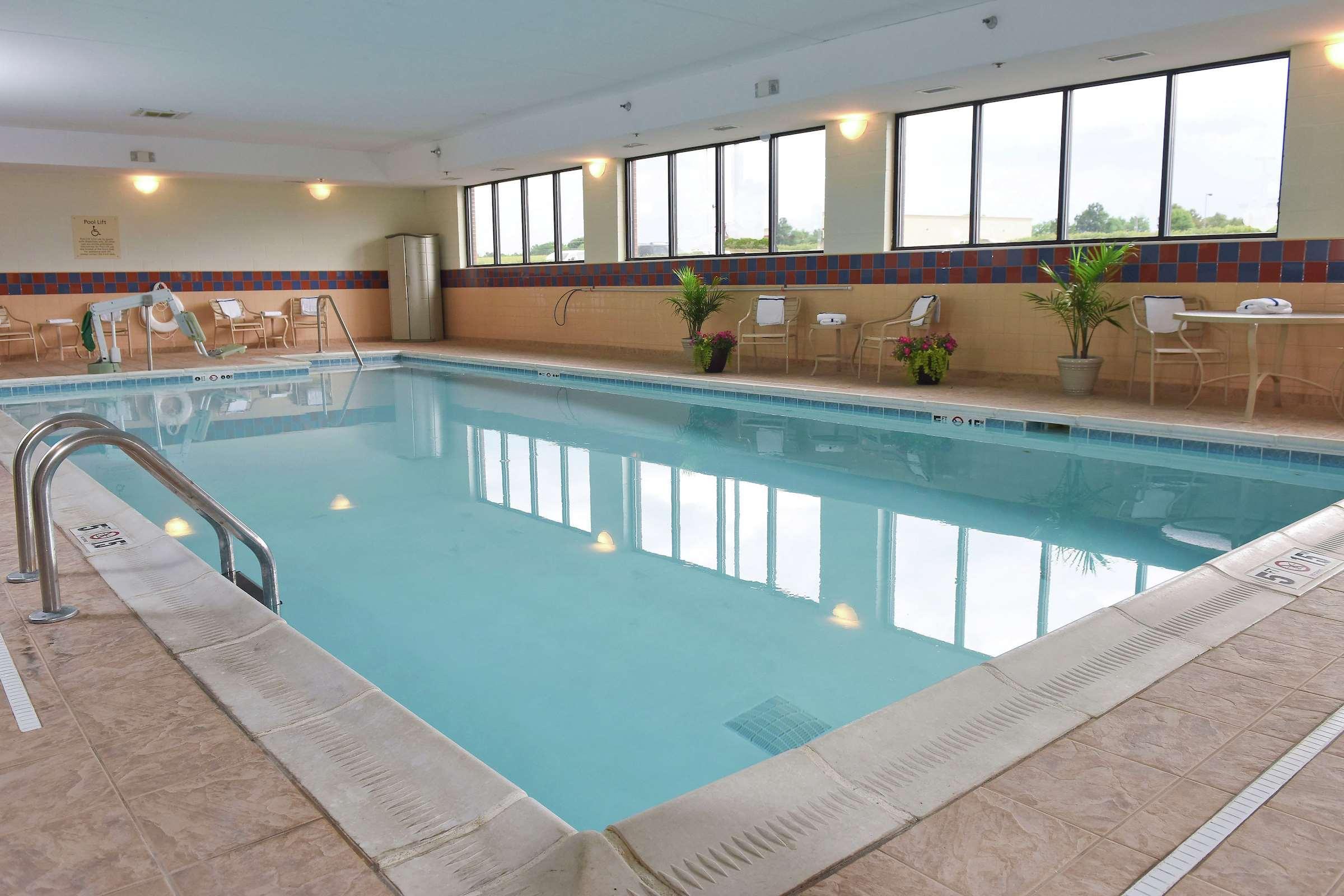 Hampton Inn & Suites Madisonville Kültér fotó