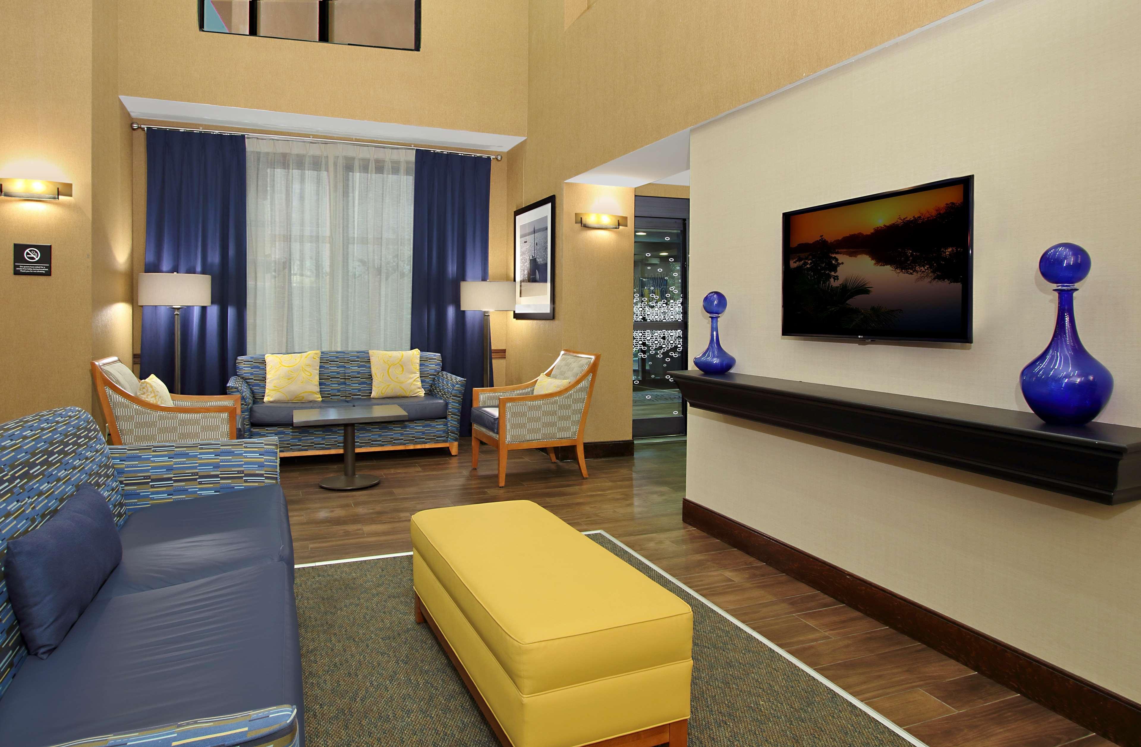 Hampton Inn & Suites Madisonville Kültér fotó